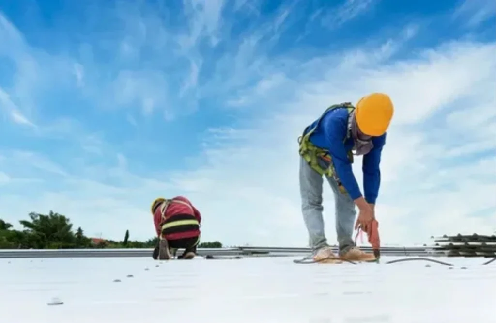 24/7 Flat Roof Repair: DIY, Emergency & Leak Fix Solutions 2 24/7 Flat Roof Repair: DIY, Emergency & Leak Fix